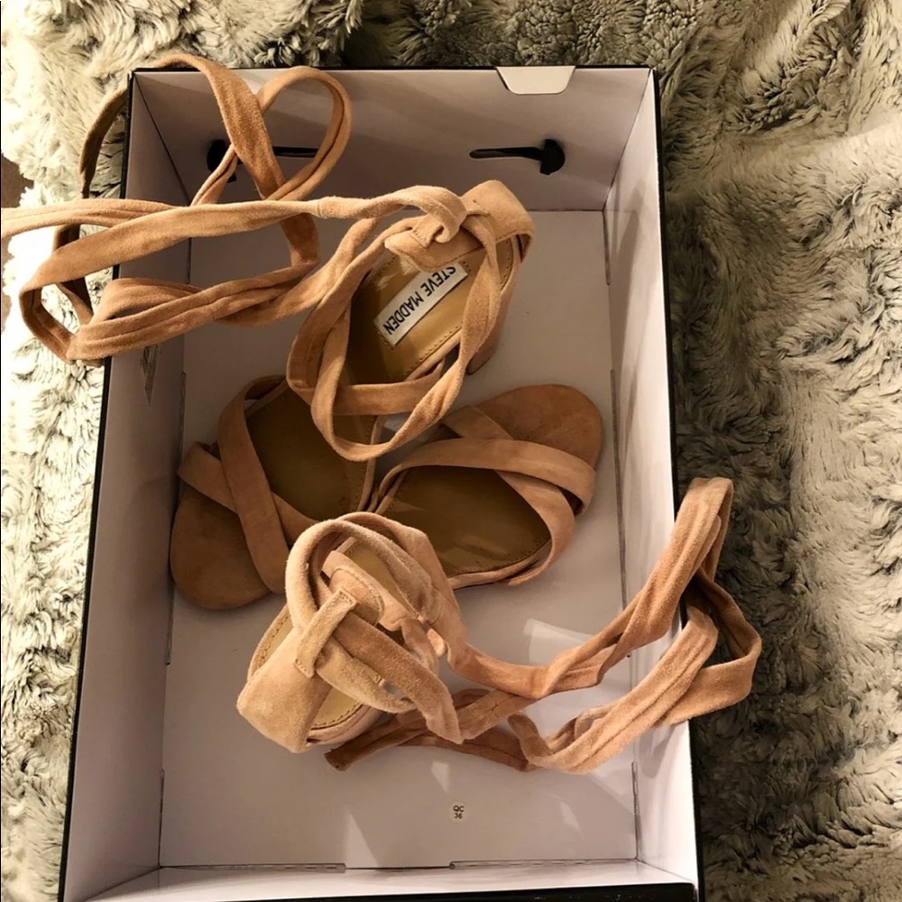 Heels - Picture 3 of 4